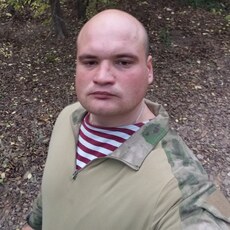 Толя, 32