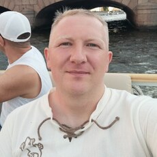 Толя, 37