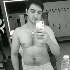 Виктор, 27