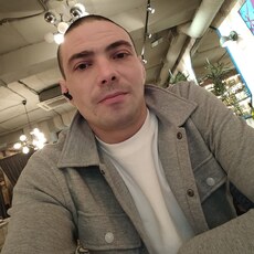 Сева, 33