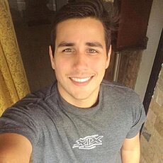 Веня, 33