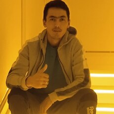 Гена, 28