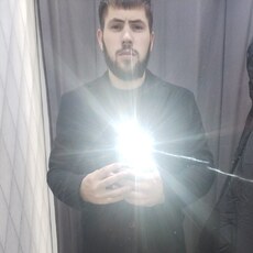 Валентин, 24