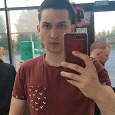 Михаил, 28