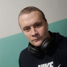 Слава, 32