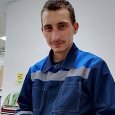 Леонид, 23