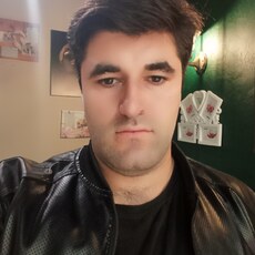 Роман, 32