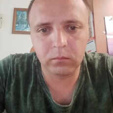 Валентин, 33