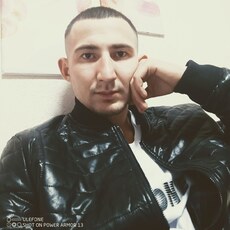 Виталя, 23