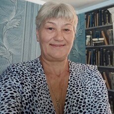 Эмилия, 60
