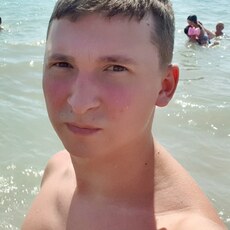 Тёма, 25