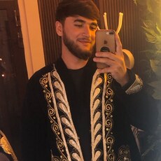 Денис, 24