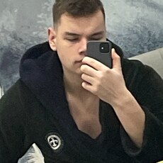 Виктор, 21