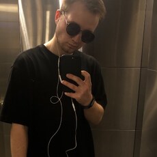 Веня, 26