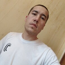 Тёма, 33
