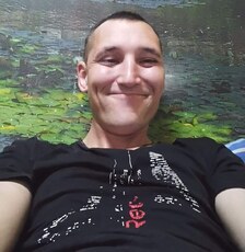 Коля, 33