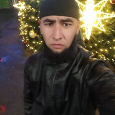 Гриша, 25