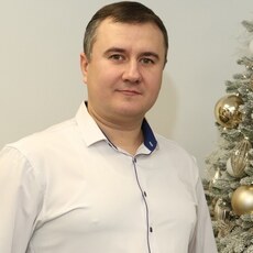 Роман, 38