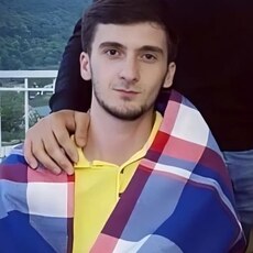 Артур, 24