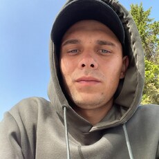 Веня, 28