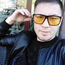Даня, 35