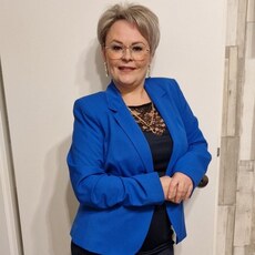 Есения, 40