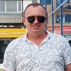 Даня, 25