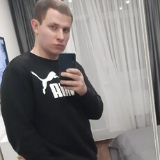 Роман, 29