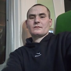Валентин, 32