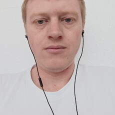 Толя, 38
