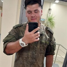 Миша, 22