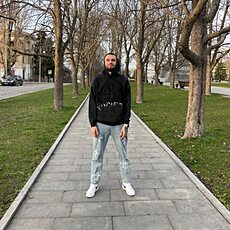 Гена, 28