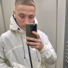 Юра, 26