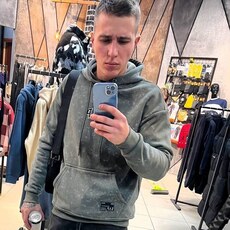 Саша, 24