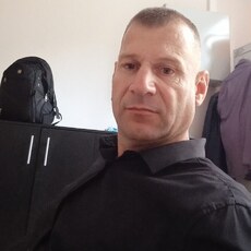Саша, 44