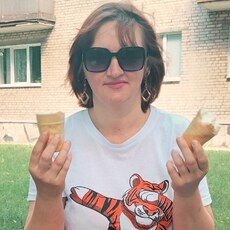 Эмилия, 36