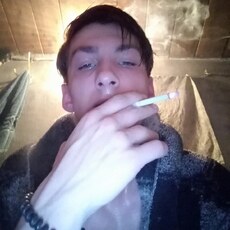 Толя, 23