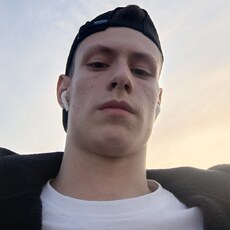 Виталя, 21