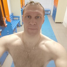 Роман, 37