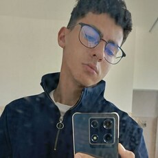 Виталий, 19