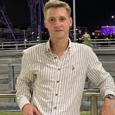 Макс, 22