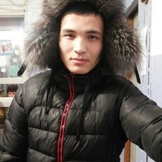 Юра, 29