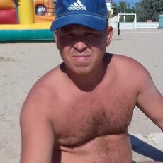 Роман, 37