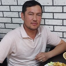 Гриша, 37