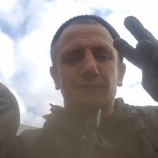 Толя, 35