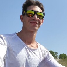 Виктор, 28