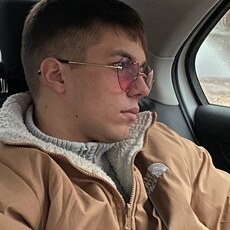 Валя, 22