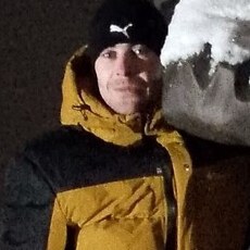 Веня, 33