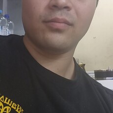 Валентин, 25