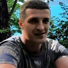 Ден, 32